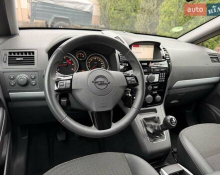 Серый Опель Зафира, объемом двигателя 1.7 л и пробегом 229 тыс. км за 8399 $, фото 113 на Automoto.ua