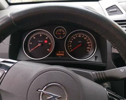 Серый Опель Зафира, объемом двигателя 1.69 л и пробегом 199 тыс. км за 8200 $, фото 4 на Automoto.ua