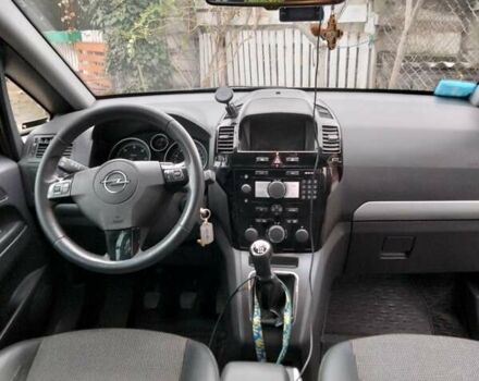 Серый Опель Зафира, объемом двигателя 1.7 л и пробегом 280 тыс. км за 7000 $, фото 3 на Automoto.ua