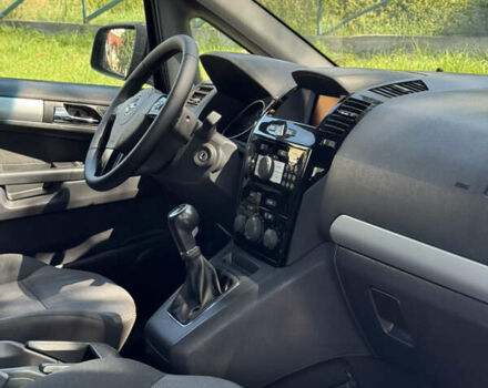 Серый Опель Зафира, объемом двигателя 1.7 л и пробегом 256 тыс. км за 7899 $, фото 36 на Automoto.ua