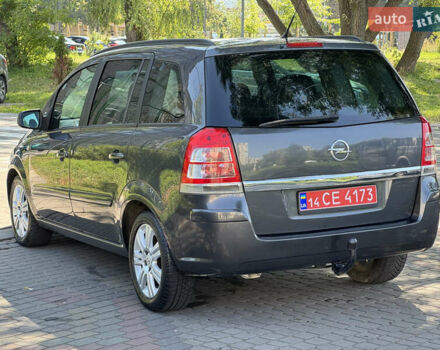 Серый Опель Зафира, объемом двигателя 1.7 л и пробегом 256 тыс. км за 7899 $, фото 5 на Automoto.ua