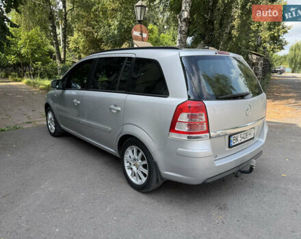 Серый Опель Зафира, объемом двигателя 1.7 л и пробегом 215 тыс. км за 7700 $, фото 5 на Automoto.ua