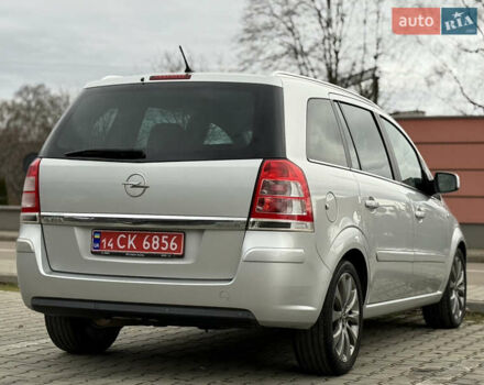 Серый Опель Зафира, объемом двигателя 1.7 л и пробегом 192 тыс. км за 7890 $, фото 89 на Automoto.ua