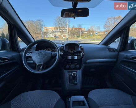 Серый Опель Зафира, объемом двигателя 1.8 л и пробегом 170 тыс. км за 7200 $, фото 12 на Automoto.ua