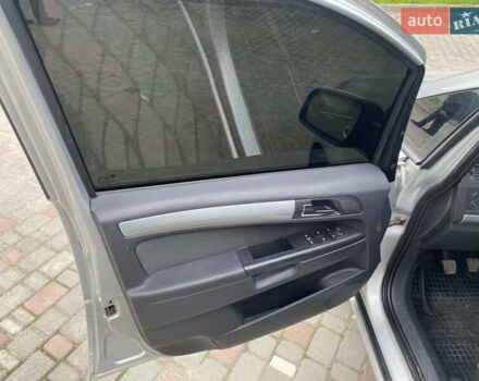 Серый Опель Зафира, объемом двигателя 1.69 л и пробегом 257 тыс. км за 6200 $, фото 13 на Automoto.ua