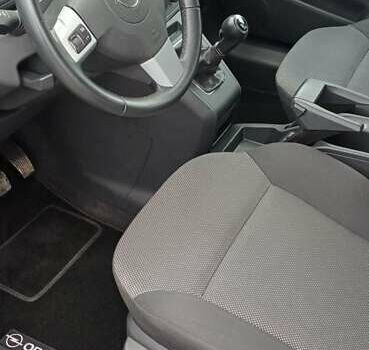 Серый Опель Зафира, объемом двигателя 1.6 л и пробегом 183 тыс. км за 7300 $, фото 12 на Automoto.ua