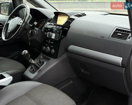 Серый Опель Зафира, объемом двигателя 1.7 л и пробегом 192 тыс. км за 7890 $, фото 45 на Automoto.ua