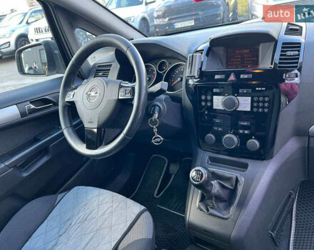 Серый Опель Зафира, объемом двигателя 1.7 л и пробегом 335 тыс. км за 7690 $, фото 43 на Automoto.ua