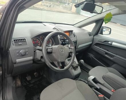 Серый Опель Зафира, объемом двигателя 1.7 л и пробегом 300 тыс. км за 3600 $, фото 4 на Automoto.ua