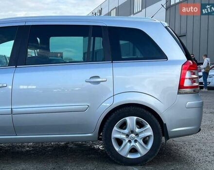 Серый Опель Зафира, объемом двигателя 1.7 л и пробегом 335 тыс. км за 7690 $, фото 4 на Automoto.ua