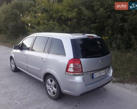 Серый Опель Зафира, объемом двигателя 1.7 л и пробегом 317 тыс. км за 7800 $, фото 7 на Automoto.ua