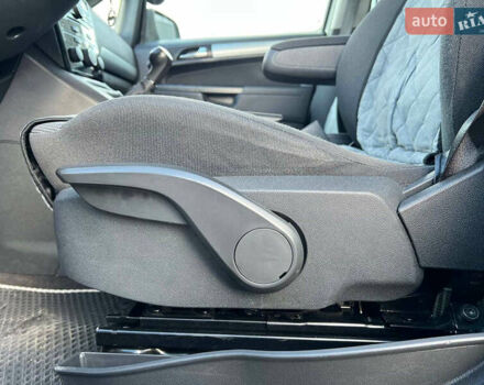 Серый Опель Зафира, объемом двигателя 1.7 л и пробегом 335 тыс. км за 7690 $, фото 19 на Automoto.ua