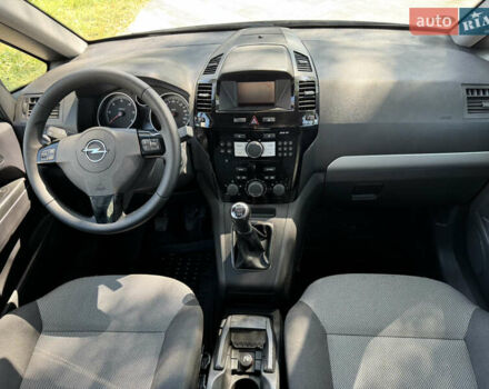 Серый Опель Зафира, объемом двигателя 1.7 л и пробегом 256 тыс. км за 7899 $, фото 44 на Automoto.ua