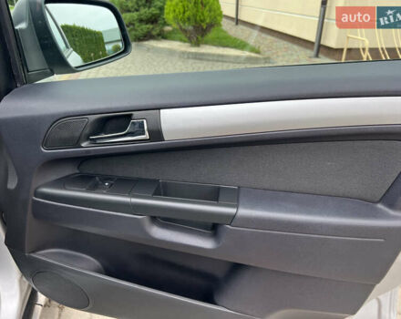 Серый Опель Зафира, объемом двигателя 1.7 л и пробегом 184 тыс. км за 7990 $, фото 21 на Automoto.ua