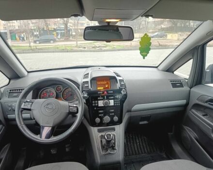 Серый Опель Зафира, объемом двигателя 1.7 л и пробегом 300 тыс. км за 3600 $, фото 6 на Automoto.ua