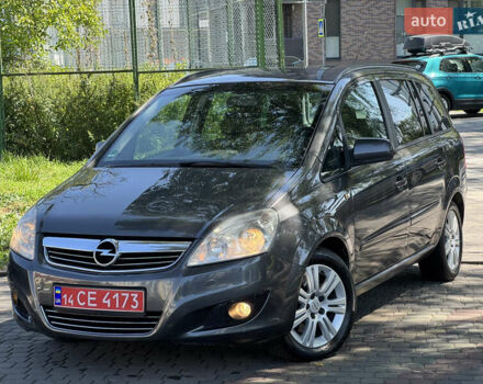 Серый Опель Зафира, объемом двигателя 1.7 л и пробегом 256 тыс. км за 7899 $, фото 2 на Automoto.ua