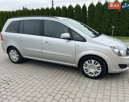 Серый Опель Зафира, объемом двигателя 1.7 л и пробегом 184 тыс. км за 7990 $, фото 9 на Automoto.ua