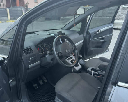 Серый Опель Зафира, объемом двигателя 1.7 л и пробегом 185 тыс. км за 8500 $, фото 3 на Automoto.ua