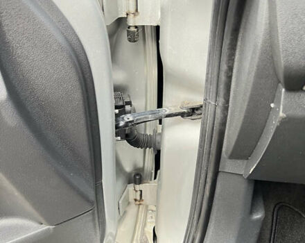 Серый Опель Зафира, объемом двигателя 1.6 л и пробегом 142 тыс. км за 7150 $, фото 43 на Automoto.ua