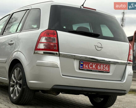 Серый Опель Зафира, объемом двигателя 1.7 л и пробегом 192 тыс. км за 7890 $, фото 109 на Automoto.ua