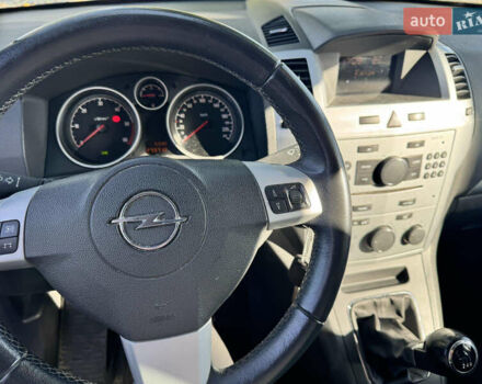 Серый Опель Зафира, объемом двигателя 1.69 л и пробегом 274 тыс. км за 7776 $, фото 1 на Automoto.ua
