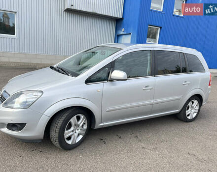 Серый Опель Зафира, объемом двигателя 1.6 л и пробегом 142 тыс. км за 7150 $, фото 1 на Automoto.ua