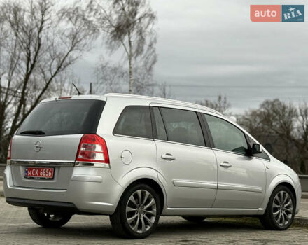 Серый Опель Зафира, объемом двигателя 1.7 л и пробегом 192 тыс. км за 7890 $, фото 94 на Automoto.ua