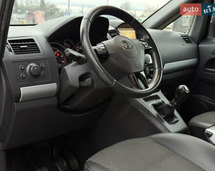 Серый Опель Зафира, объемом двигателя 1.7 л и пробегом 192 тыс. км за 7890 $, фото 8 на Automoto.ua