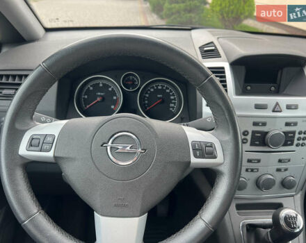 Серый Опель Зафира, объемом двигателя 1.7 л и пробегом 184 тыс. км за 7990 $, фото 46 на Automoto.ua