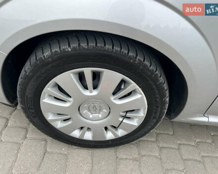 Серый Опель Зафира, объемом двигателя 1.7 л и пробегом 184 тыс. км за 7990 $, фото 19 на Automoto.ua