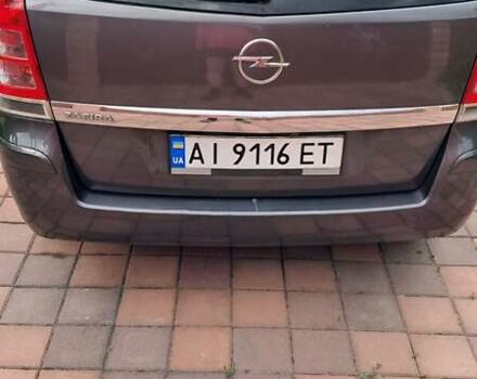 Серый Опель Зафира, объемом двигателя 1.8 л и пробегом 182 тыс. км за 8000 $, фото 2 на Automoto.ua
