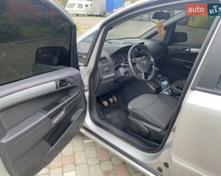 Серый Опель Зафира, объемом двигателя 1.69 л и пробегом 257 тыс. км за 6200 $, фото 6 на Automoto.ua
