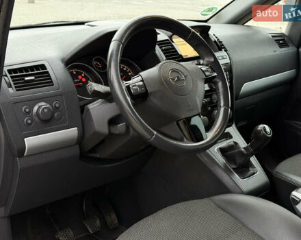 Серый Опель Зафира, объемом двигателя 1.7 л и пробегом 192 тыс. км за 7890 $, фото 7 на Automoto.ua
