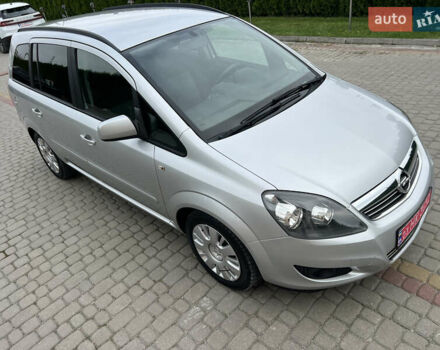 Серый Опель Зафира, объемом двигателя 1.7 л и пробегом 184 тыс. км за 7990 $, фото 8 на Automoto.ua