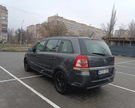 Серый Опель Зафира, объемом двигателя 1.7 л и пробегом 300 тыс. км за 3600 $, фото 2 на Automoto.ua