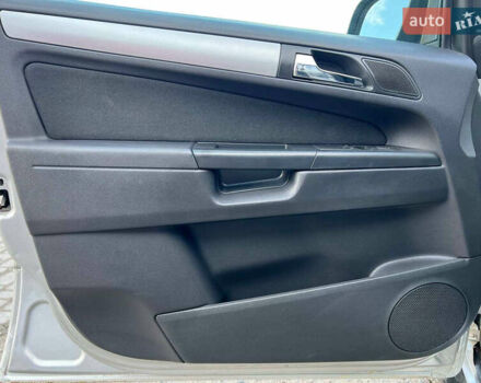 Серый Опель Зафира, объемом двигателя 1.7 л и пробегом 335 тыс. км за 7690 $, фото 14 на Automoto.ua