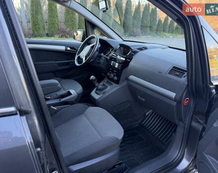 Серый Опель Зафира, объемом двигателя 1.8 л и пробегом 170 тыс. км за 7200 $, фото 26 на Automoto.ua