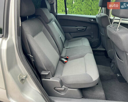 Серый Опель Зафира, объемом двигателя 1.7 л и пробегом 184 тыс. км за 7990 $, фото 28 на Automoto.ua