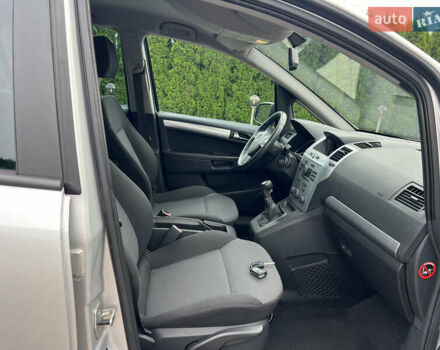 Серый Опель Зафира, объемом двигателя 1.7 л и пробегом 184 тыс. км за 7990 $, фото 22 на Automoto.ua