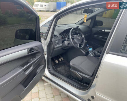 Серый Опель Зафира, объемом двигателя 1.69 л и пробегом 257 тыс. км за 6200 $, фото 7 на Automoto.ua