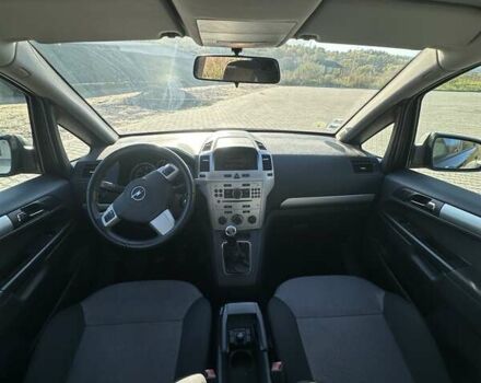 Серый Опель Зафира, объемом двигателя 1.7 л и пробегом 196 тыс. км за 7600 $, фото 11 на Automoto.ua