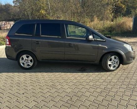 Серый Опель Зафира, объемом двигателя 1.7 л и пробегом 196 тыс. км за 7600 $, фото 4 на Automoto.ua