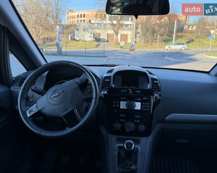 Серый Опель Зафира, объемом двигателя 1.8 л и пробегом 170 тыс. км за 7200 $, фото 16 на Automoto.ua