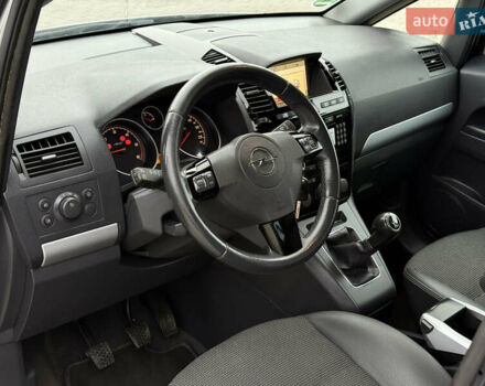 Серый Опель Зафира, объемом двигателя 1.7 л и пробегом 192 тыс. км за 7890 $, фото 6 на Automoto.ua