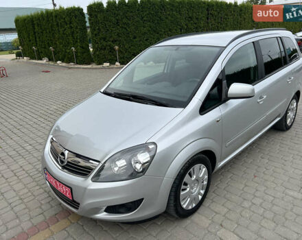 Серый Опель Зафира, объемом двигателя 1.7 л и пробегом 184 тыс. км за 7990 $, фото 2 на Automoto.ua