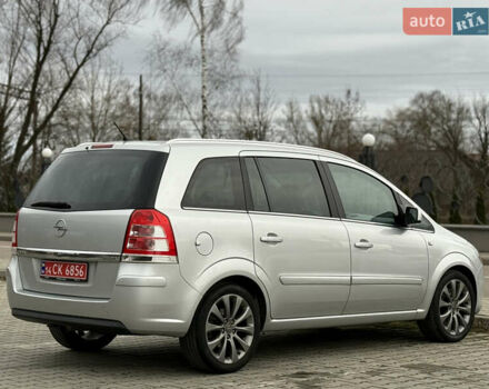 Серый Опель Зафира, объемом двигателя 1.7 л и пробегом 192 тыс. км за 7890 $, фото 93 на Automoto.ua