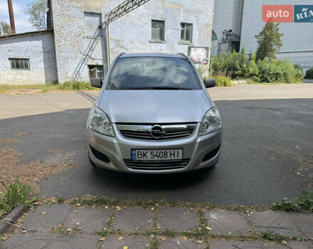 Серый Опель Зафира, объемом двигателя 1.7 л и пробегом 215 тыс. км за 7700 $, фото 2 на Automoto.ua