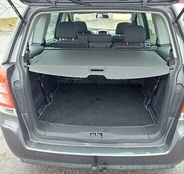 Серый Опель Зафира, объемом двигателя 1.6 л и пробегом 183 тыс. км за 7300 $, фото 4 на Automoto.ua