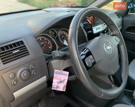 Серый Опель Зафира, объемом двигателя 1.7 л и пробегом 206 тыс. км за 7999 $, фото 26 на Automoto.ua