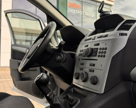 Серый Опель Зафира, объемом двигателя 1.7 л и пробегом 204 тыс. км за 8700 $, фото 35 на Automoto.ua